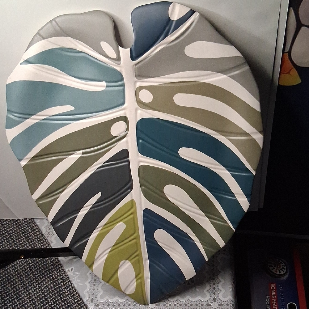 Leaf-Shaped Multicolor Platter